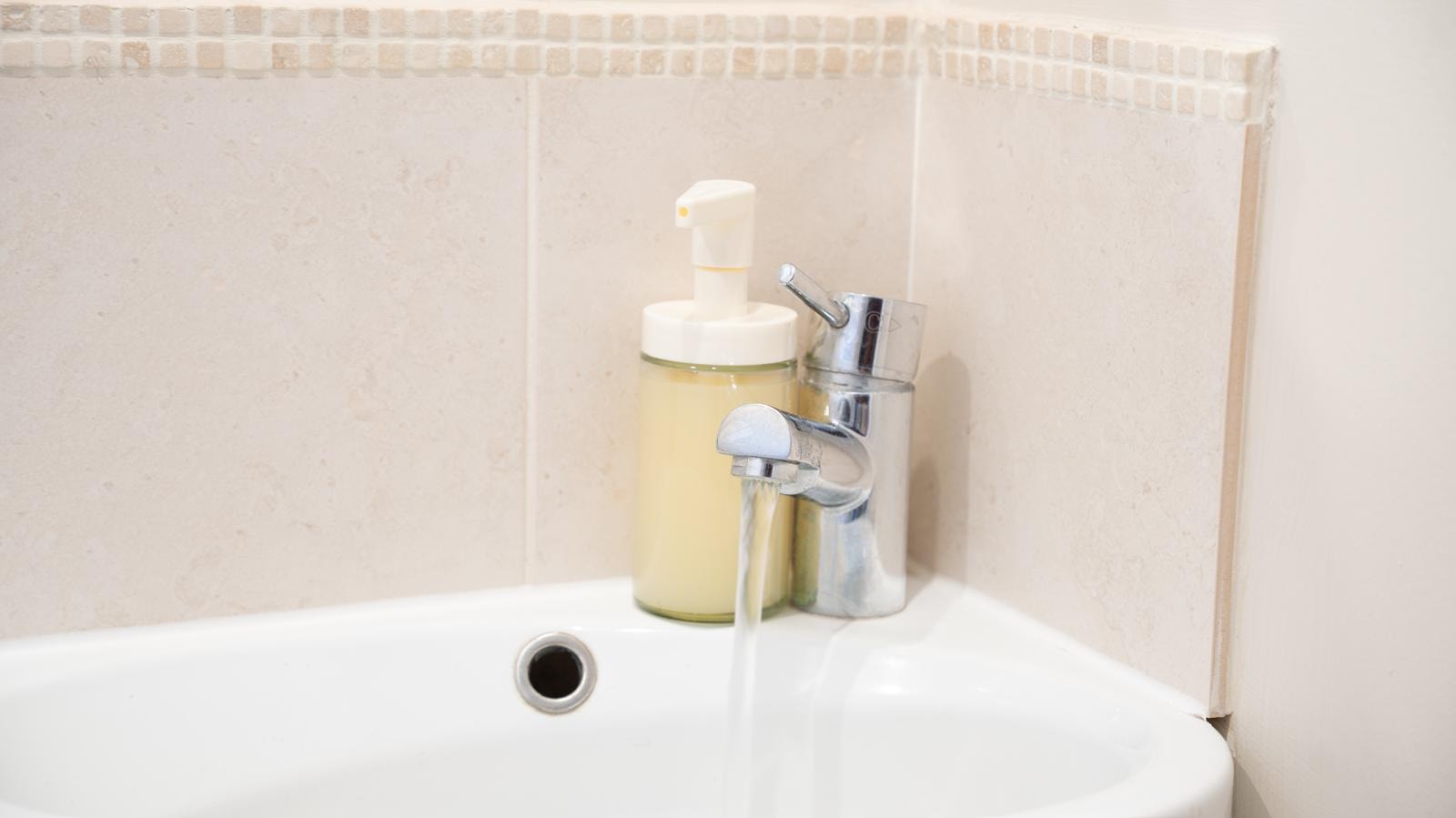 Bathroom tap & sink